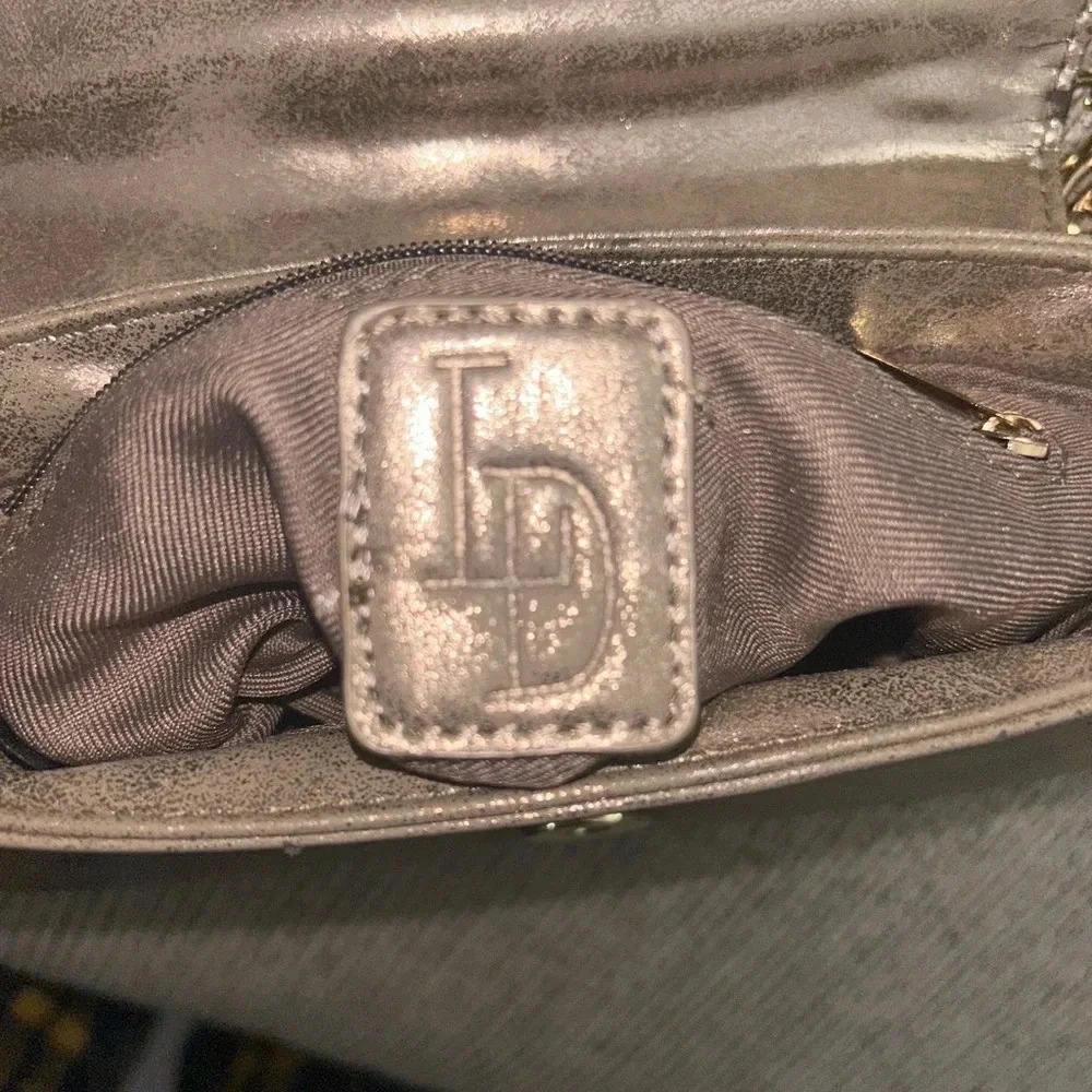 😍metallic toned purse with metal chain - Picture 7 of 8